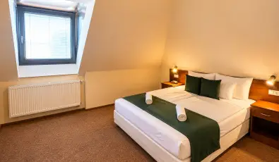 Hotel Vikt�ria S�rv�r