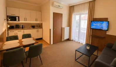 Hotel Vikt�ria S�rv�r
