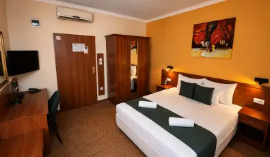 Hotel Vikt�ria S�rv�r