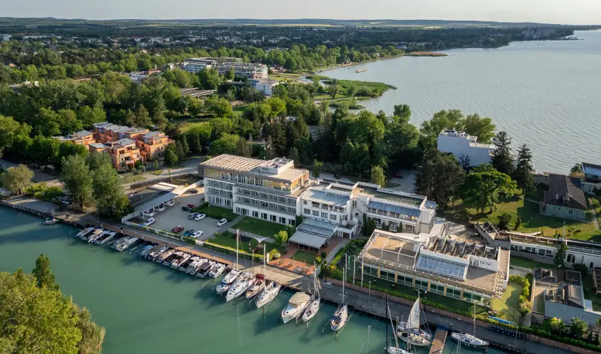 Hotel Yacht Wellness & Business Si�fok - H�sv�t