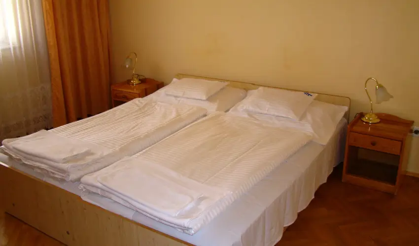 Therm�l Apartmanh�z Kom�rom - H�sv�t