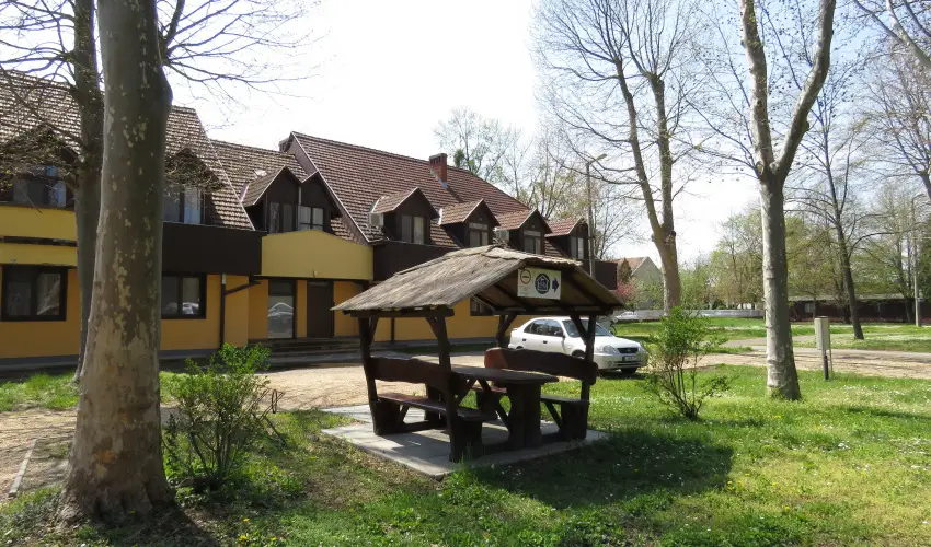 Therm�l Apartmanh�z Kom�rom - H�sv�t