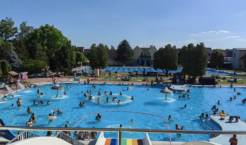 Therm�l Apartmanh�z Kom�rom - H�sv�t