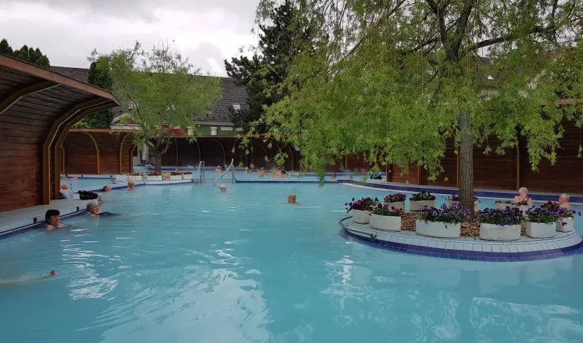 Therm�l Apartmanh�z Kom�rom - H�sv�t