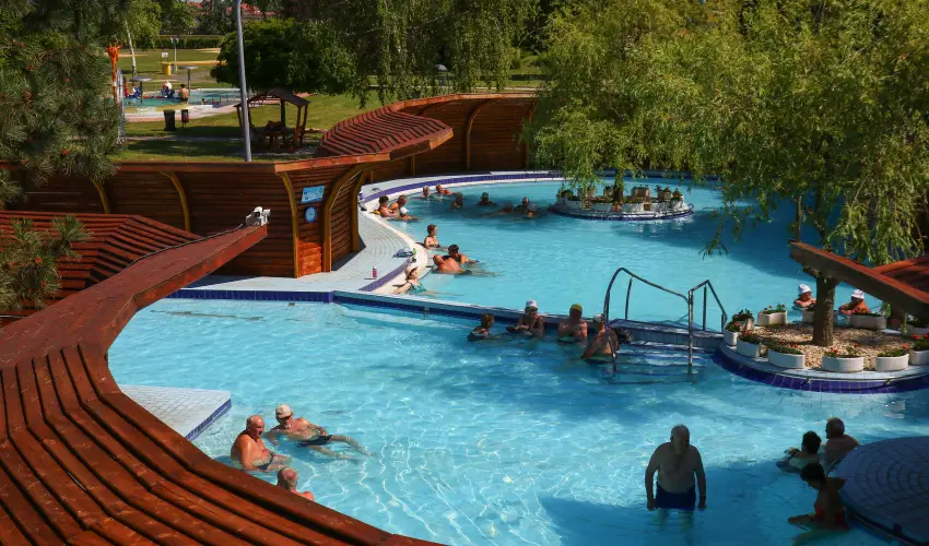 Therm�l Apartmanh�z Kom�rom - H�sv�t