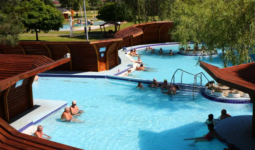 Therm�l Apartmanh�z Kom�rom - H�sv�t