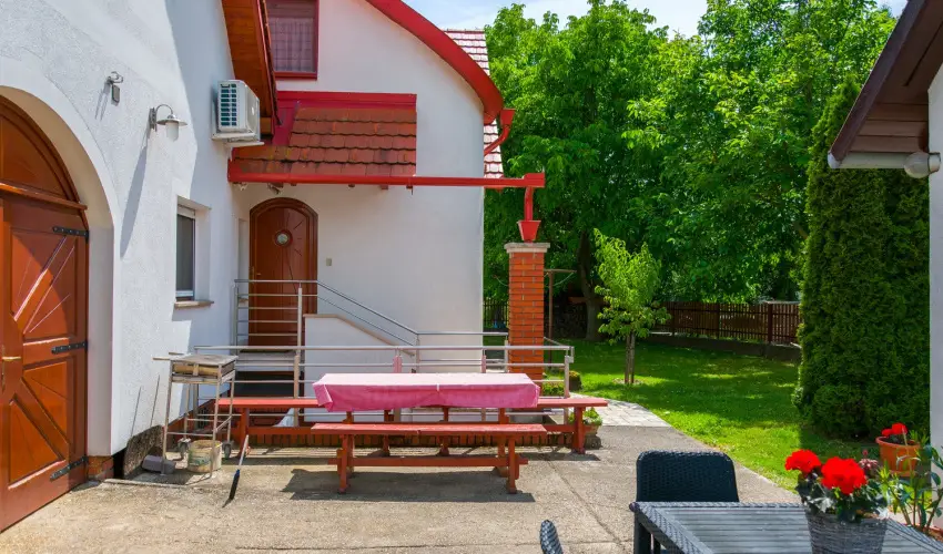 Huszr Vendghz rvnyes - Hsvt (min. 2 j)