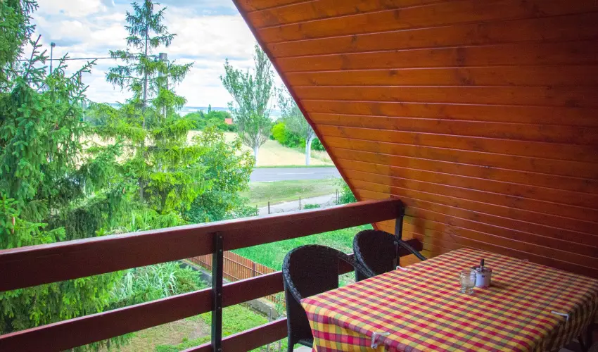 Huszr Vendghz rvnyes - Hsvt (min. 2 j)