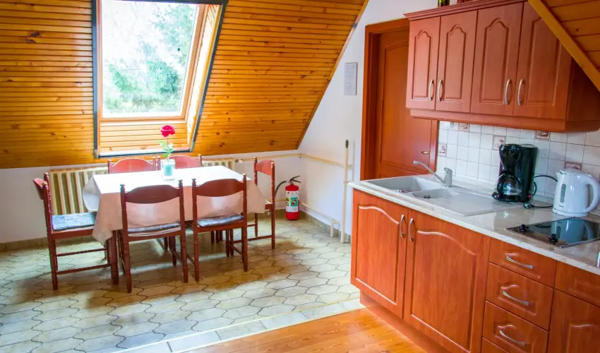 Huszr Vendghz rvnyes - Hsvt (min. 2 j)