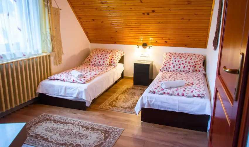 Huszr Vendghz rvnyes - Hsvt (min. 2 j)