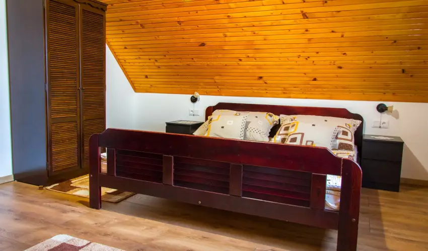 Huszr Vendghz rvnyes - Hsvt (min. 2 j)