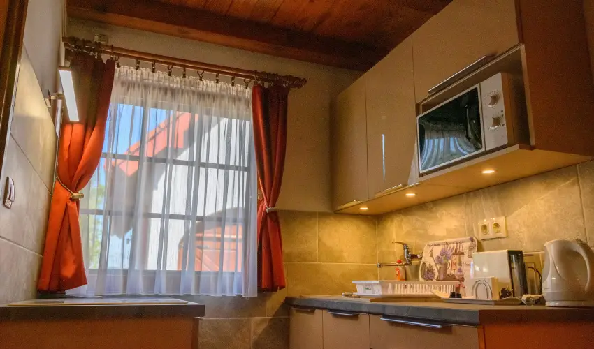 Huszr Vendghz rvnyes - Hsvt (min. 2 j)