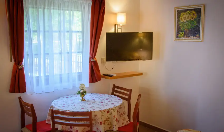 Huszr Vendghz rvnyes - Hsvt (min. 2 j)