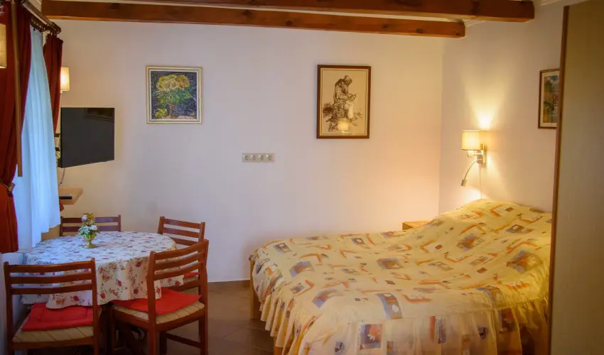 Huszr Vendghz rvnyes - Hsvt (min. 2 j)