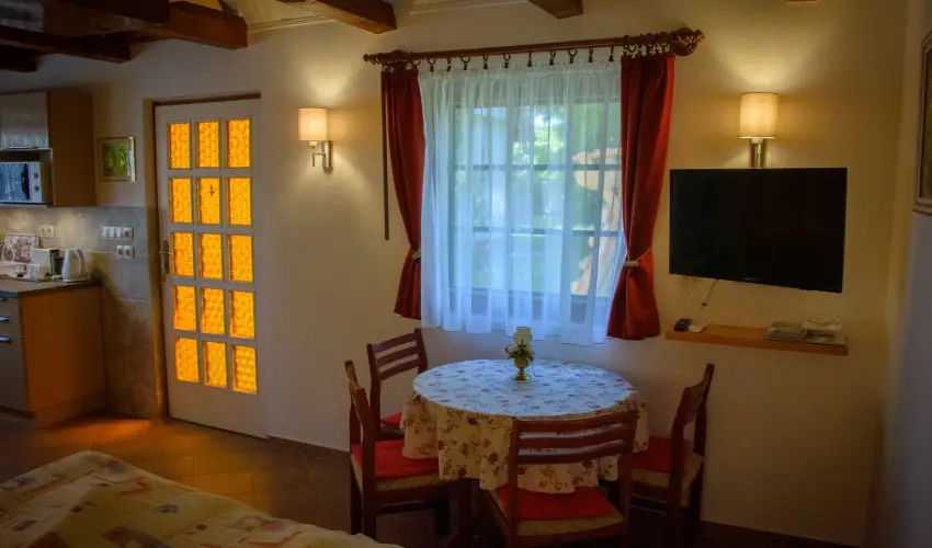 Huszr Vendghz rvnyes - Hsvt (min. 2 j)