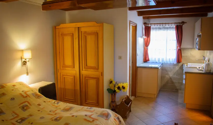 Huszr Vendghz rvnyes - Hsvt (min. 2 j)