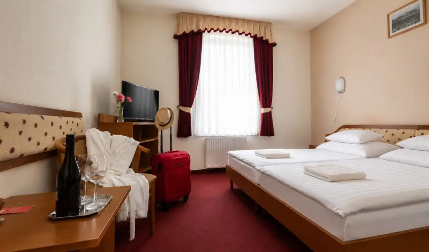 Hotel Imperial Gy�gysz�ll� Kisk�r�s - H�sv�t (min. 3 �j)