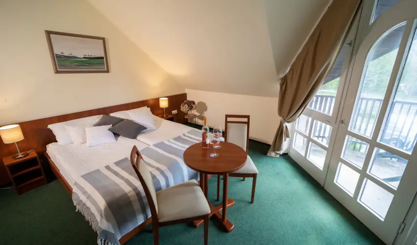 Zsanett Hotel Balatonkeresztr - Hsvt