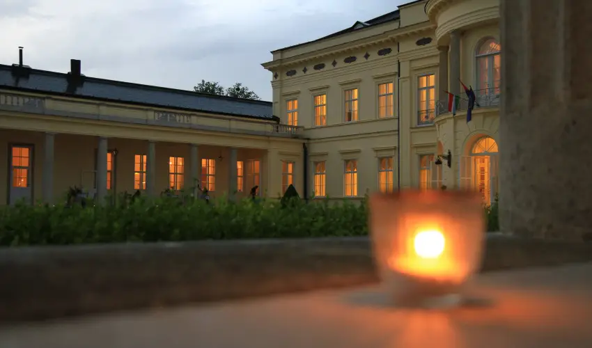 Krolyi Kastly Hotel & Restaurant  Fehrvrcsurg - Hsvt 