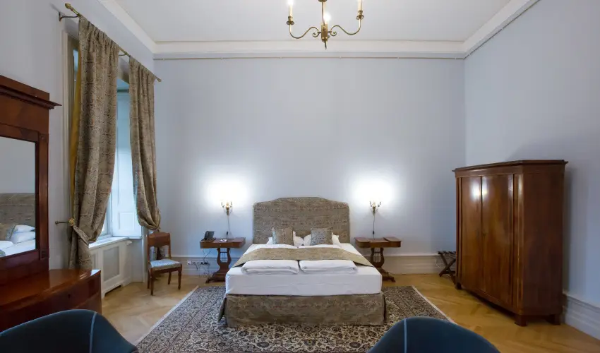 Krolyi Kastly Hotel & Restaurant  Fehrvrcsurg - Hsvt 