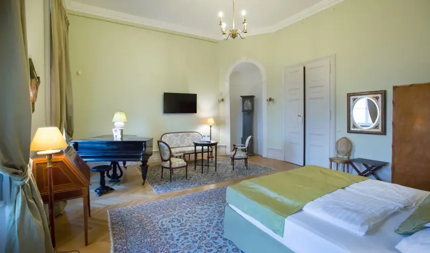 Krolyi Kastly Hotel & Restaurant  Fehrvrcsurg - Hsvt 