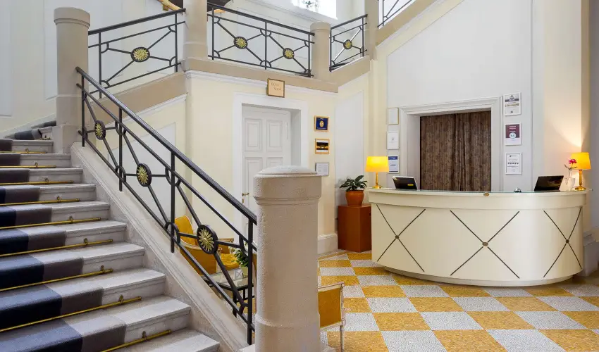 Krolyi Kastly Hotel & Restaurant  Fehrvrcsurg - Hsvt 