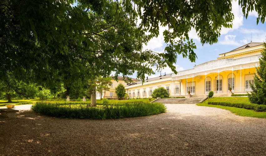 Krolyi Kastly Hotel & Restaurant  Fehrvrcsurg - Hsvt 