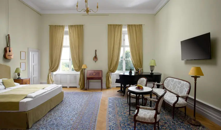 Krolyi Kastly Hotel & Restaurant  Fehrvrcsurg - Hsvt 