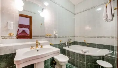 Kast�lyhotel Sasv�r Par�dsasv�r