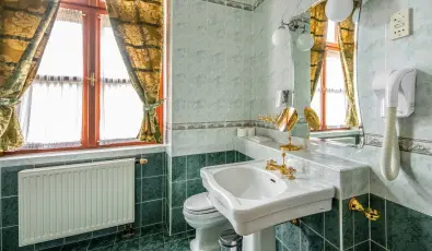 Kast�lyhotel Sasv�r Par�dsasv�r