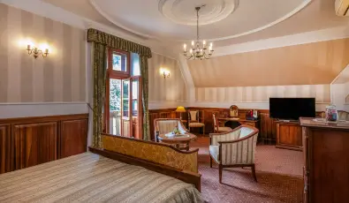 Kast�lyhotel Sasv�r Par�dsasv�r