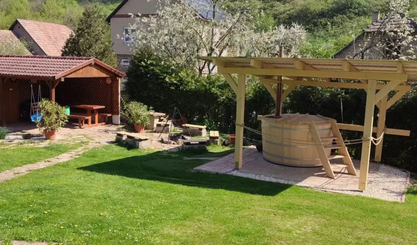 Kat�ng Vend�gh�z Tardos - H�sv�t