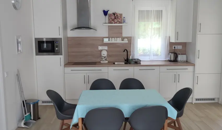 Kat�ng Vend�gh�z Tardos - H�sv�t