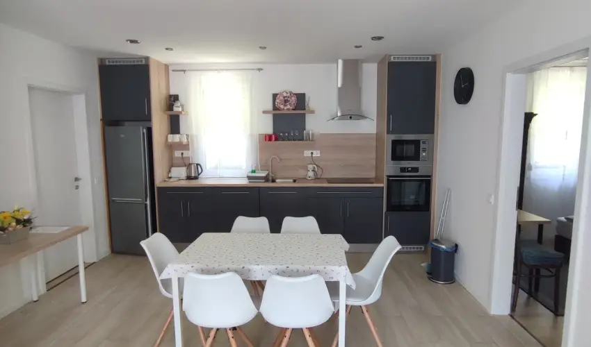 Kat�ng Vend�gh�z Tardos - H�sv�t