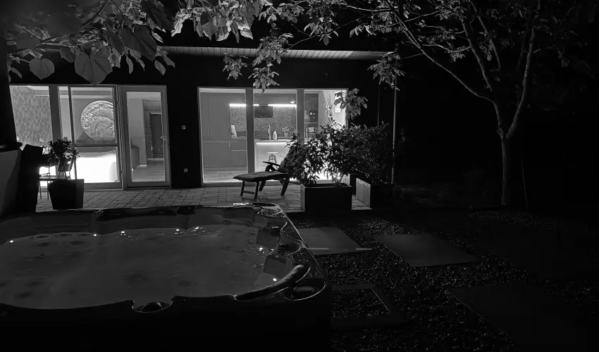 K�kmad�r Vend�gh�z Homokm�gy - H�sv�t