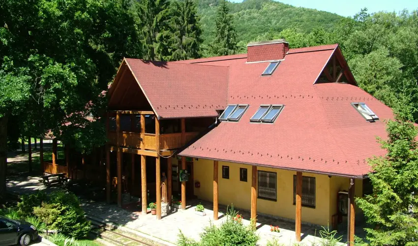 Kkapu Vadszkastly s Hotel & Apartments Nagyhuta - Hsvt (min. 2 j)