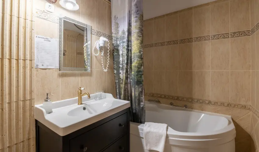 Kkapu Vadszkastly s Hotel & Apartments Nagyhuta - Hsvt (min. 2 j)