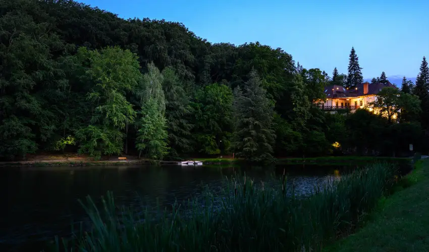 Kkapu Vadszkastly s Hotel & Apartments Nagyhuta - Hsvt (min. 2 j)