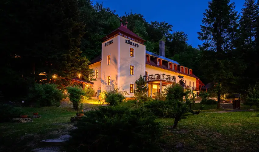 Kkapu Vadszkastly s Hotel & Apartments Nagyhuta - Hsvt (min. 2 j)