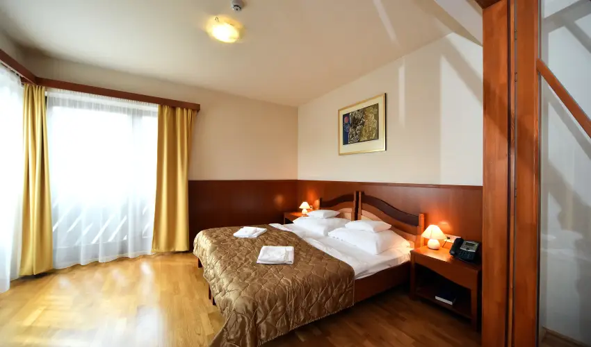 Hotel Kum�nia Kis�jsz�ll�s - H�sv�t