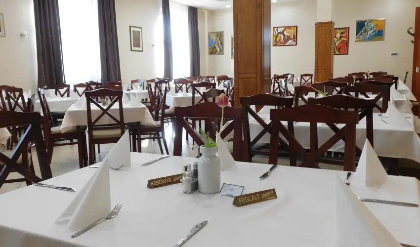 Hotel Kum�nia Kis�jsz�ll�s - H�sv�t