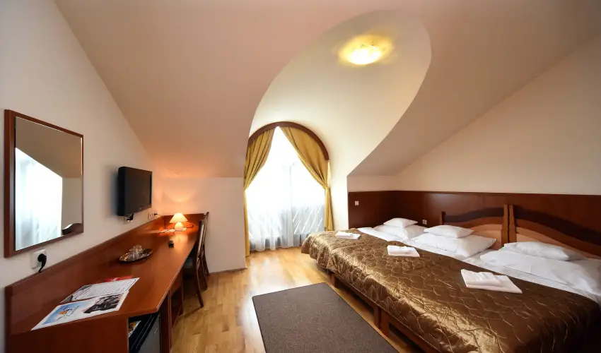 Hotel Kum�nia Kis�jsz�ll�s - H�sv�t