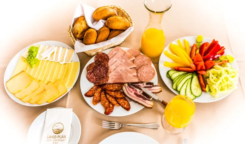 Land-Plan Hotel & Restaurant T�lt�stava - H�sv�t 