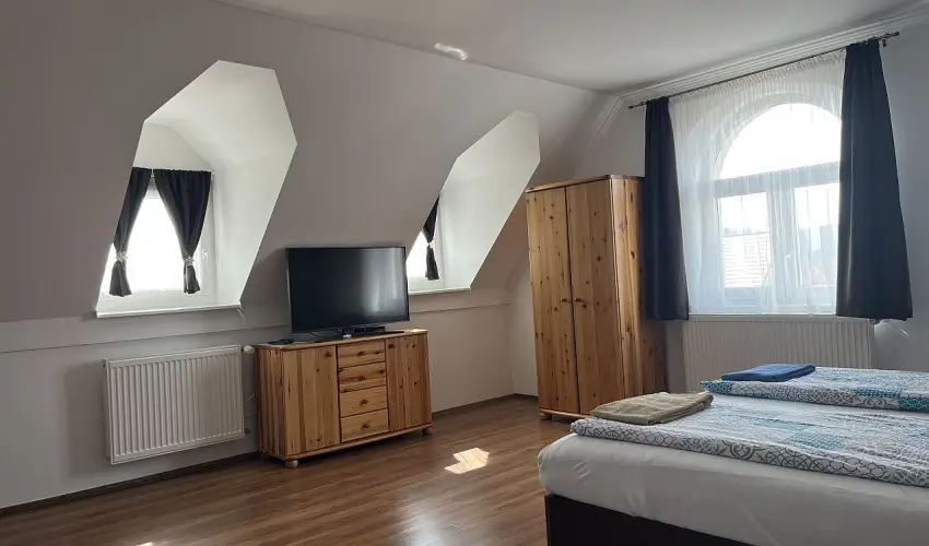 M�rk�i Vend�gh�z - kapu a Bakonyra M�rk� - H�sv�t (min. 2 �j)