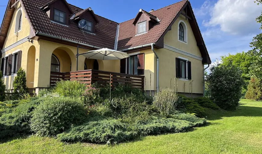 M�rk�i Vend�gh�z - kapu a Bakonyra M�rk� - H�sv�t (min. 2 �j)