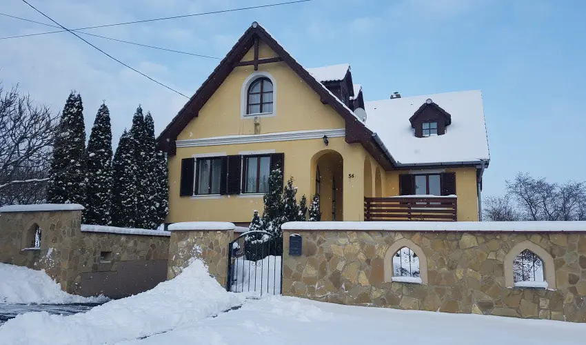 M�rk�i Vend�gh�z - kapu a Bakonyra M�rk� - H�sv�t (min. 2 �j)