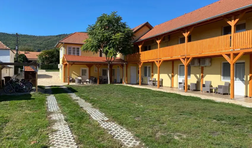 Montana Vendghz Balatonederics - Hsvt (min. 2 j)