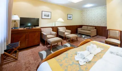Nyerges Hotel Term�l Monor