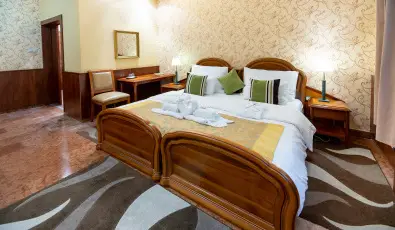 Nyerges Hotel Term�l Monor