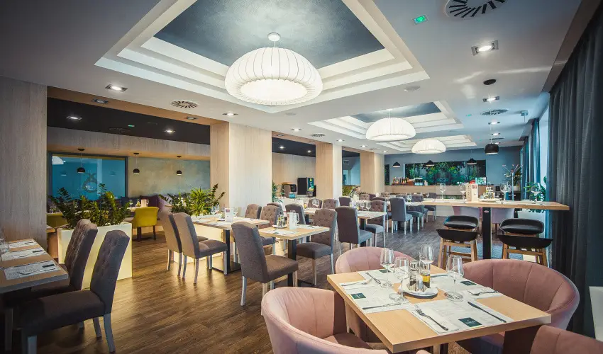 Onyx Luxury Srvr Srvr - Hsvt (min. 2 j)